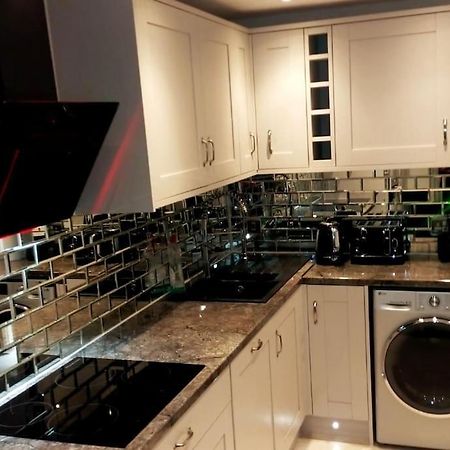 شقة Impeccable 2-Bed House لندن المظهر الخارجي الصورة