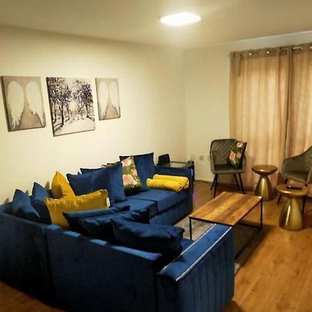 شقة Impeccable 2-Bed House لندن المظهر الخارجي الصورة