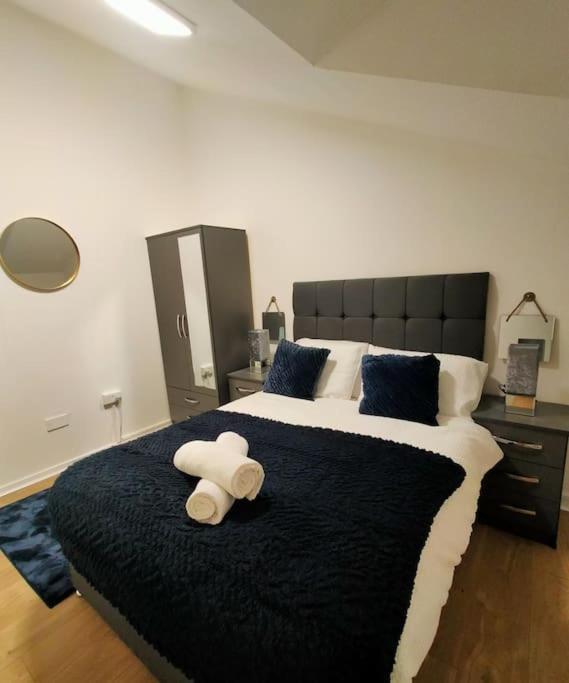 شقة Impeccable 2-Bed House لندن المظهر الخارجي الصورة