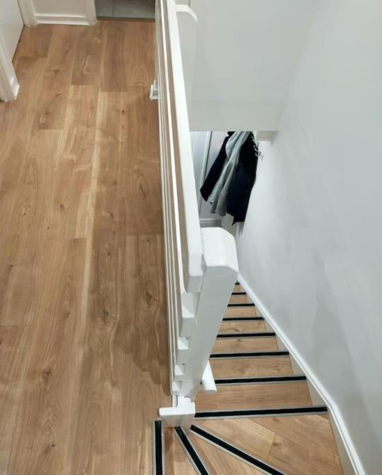 شقة Impeccable 2-Bed House لندن المظهر الخارجي الصورة