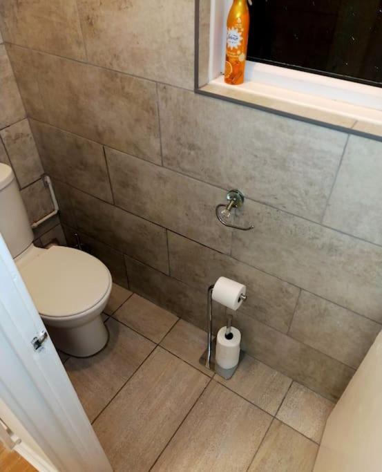 شقة Impeccable 2-Bed House لندن المظهر الخارجي الصورة